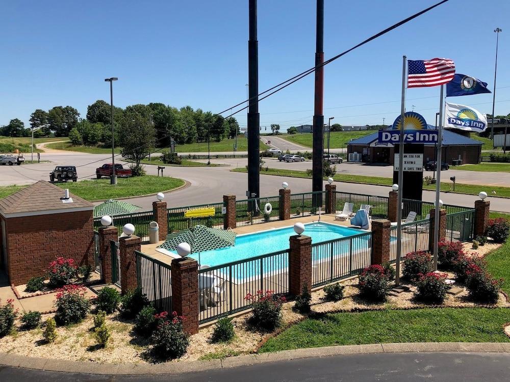 Days Inn By Wyndham Franklin Exterior photo