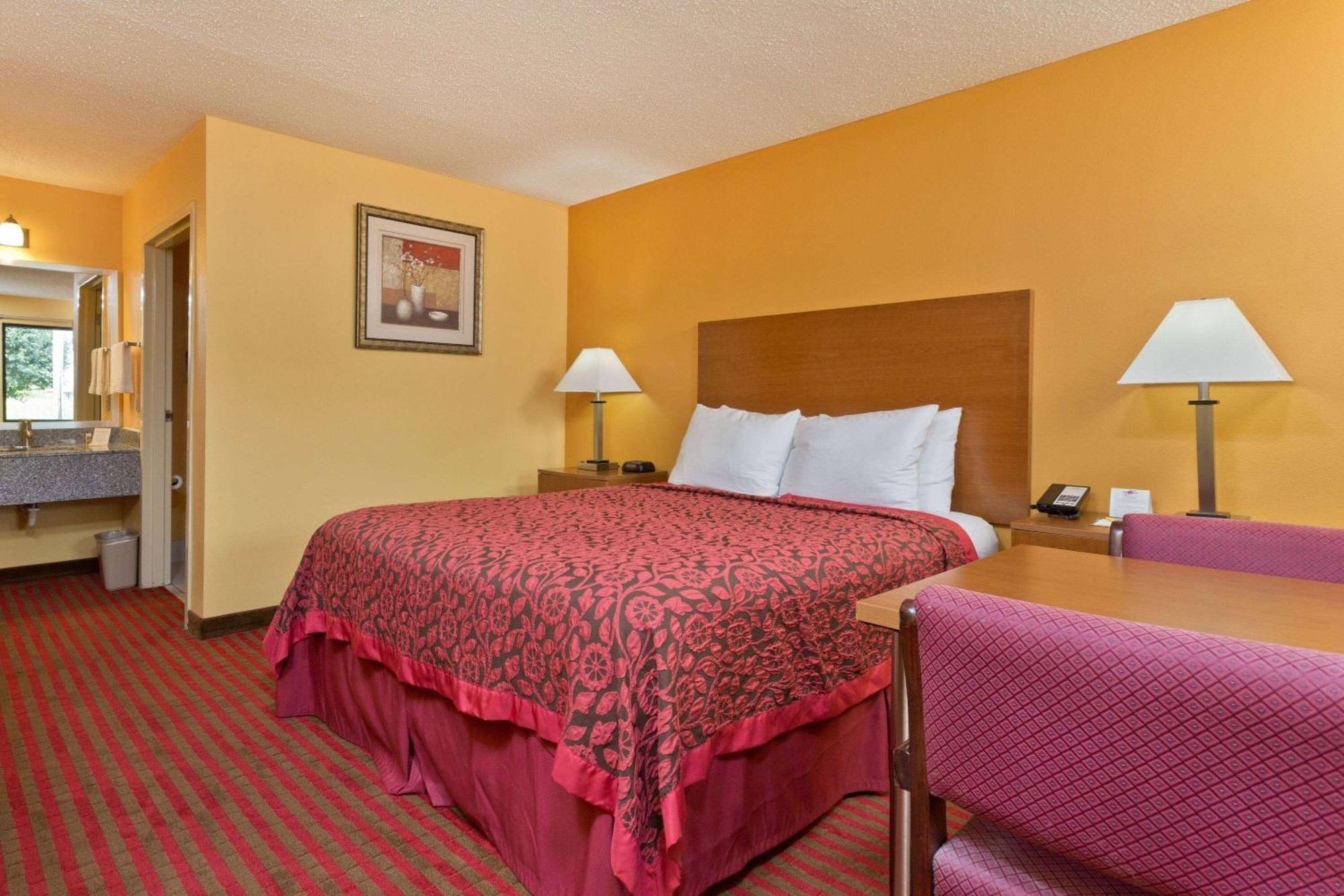 Days Inn By Wyndham Franklin Exterior photo