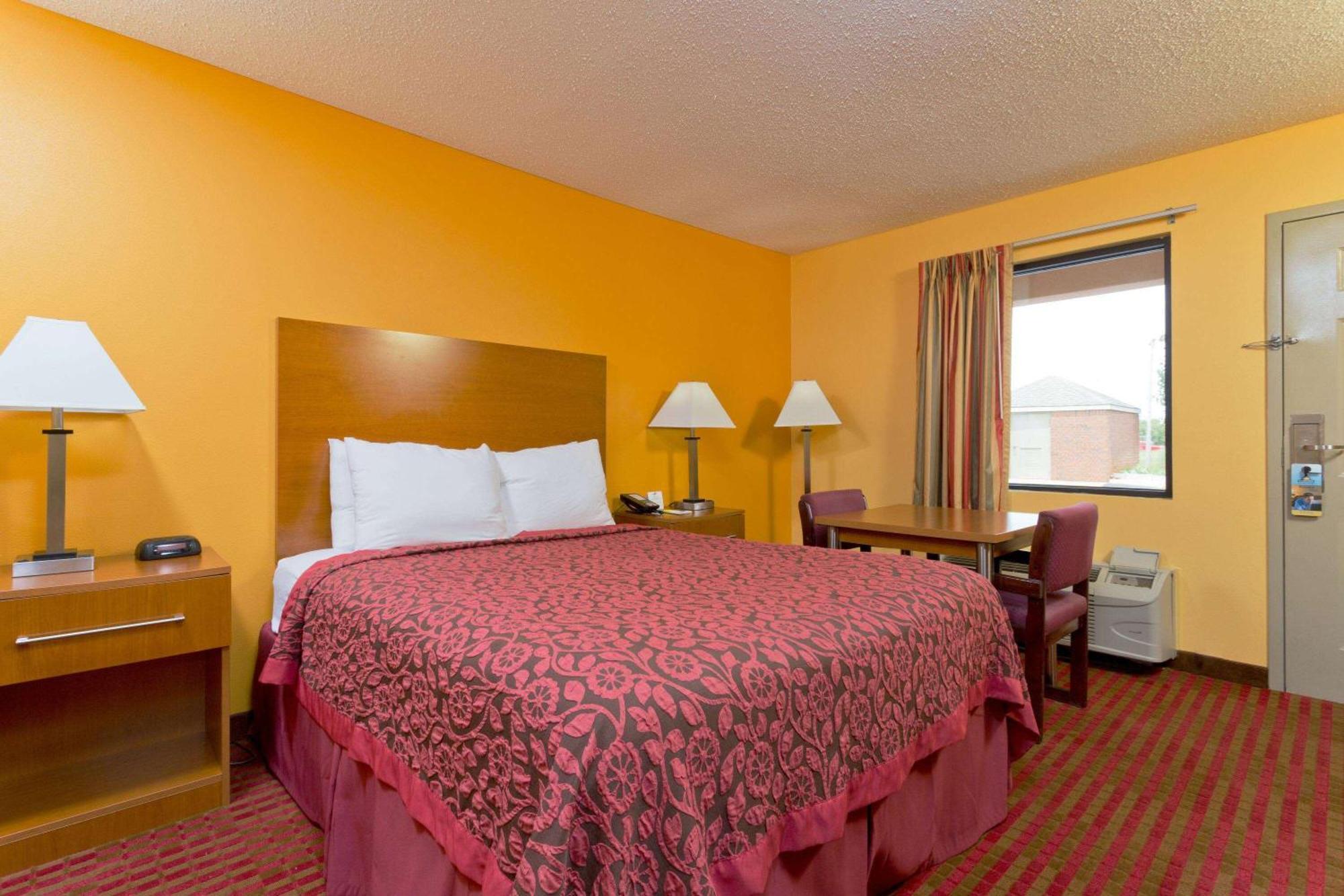 Days Inn By Wyndham Franklin Exterior photo