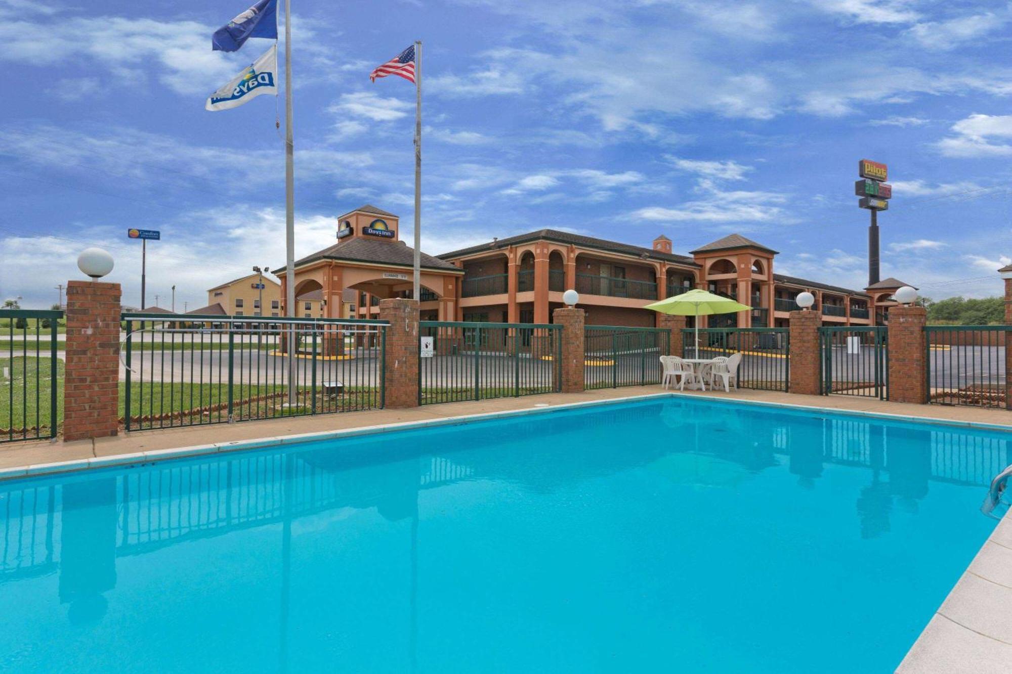 Days Inn By Wyndham Franklin Exterior photo